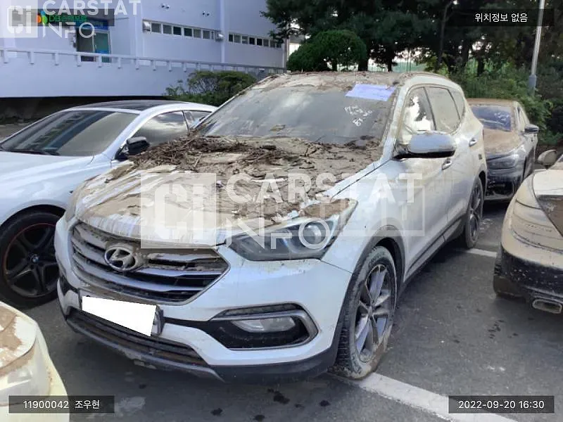 Photo 3 of 3: 2017 Hyundai Santa Fe, VIN KMHSW81UBHU763945 — Korean insurance auction