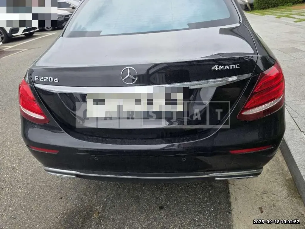 Photo 2 of 20: 2017 Mercedes-Benz E220 d — Korean insurance auction