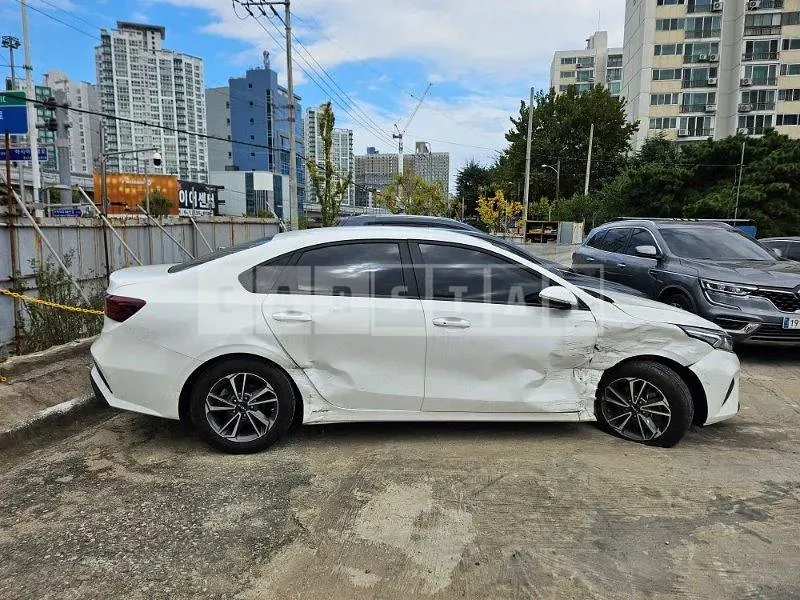 Photo 2 of 30: 2022 Kia Kz — Korean insurance auction