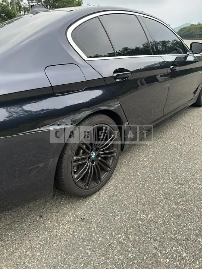 Photo 2 of 59: 2019 BMW 520d xDrive M Sport, VIN WBAJF510XKWW42477 — Korean insurance auction