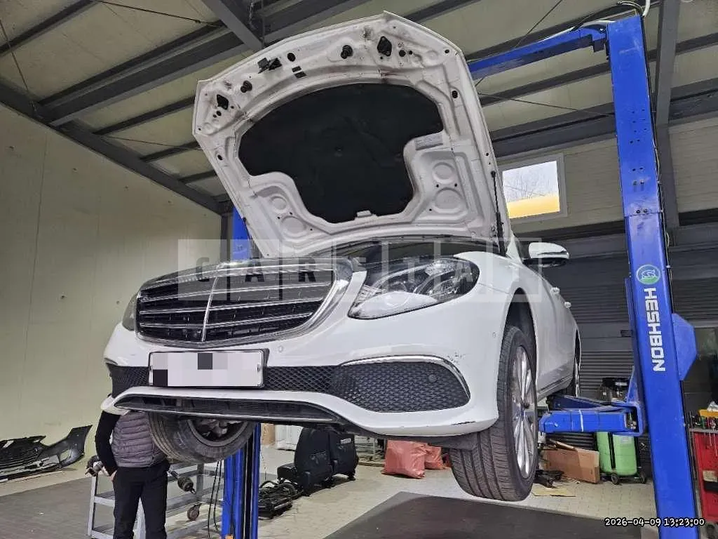 Photo 2 of 24: 2018 Mercedes-Benz E300 4Matic — Korean insurance auction