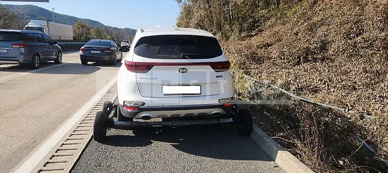 Photo 2 of 8: 2019 Kia Sportage — Korean insurance auction