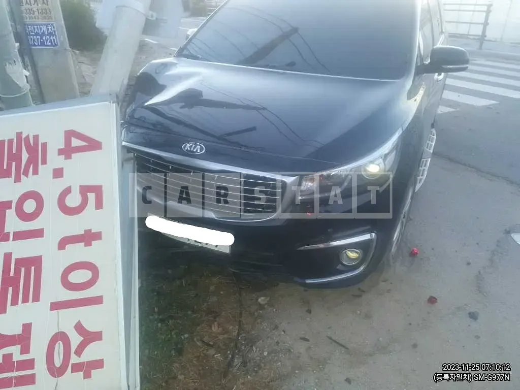 Photo 2 of 9: 2018 Kia Carnival, VIN KNAMC81ABJS369598 — Korean insurance auction