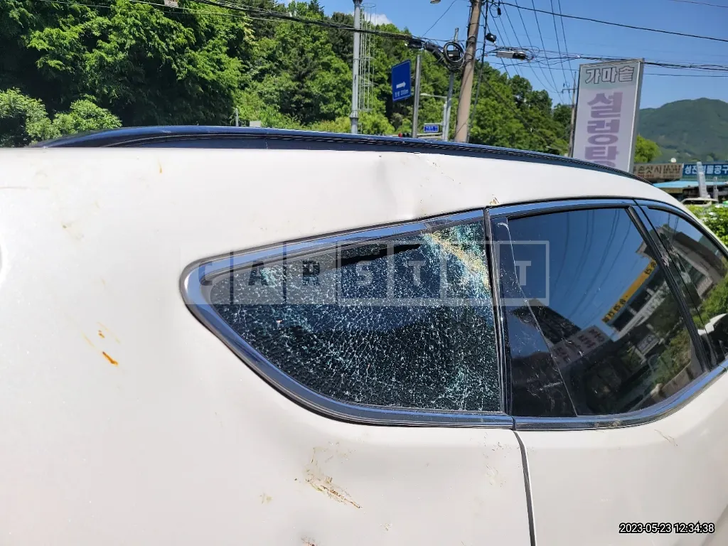 Photo 2 of 28: 2015 Hyundai Santa Fe, VIN KMHSW81XDFU375681 — Korean insurance auction