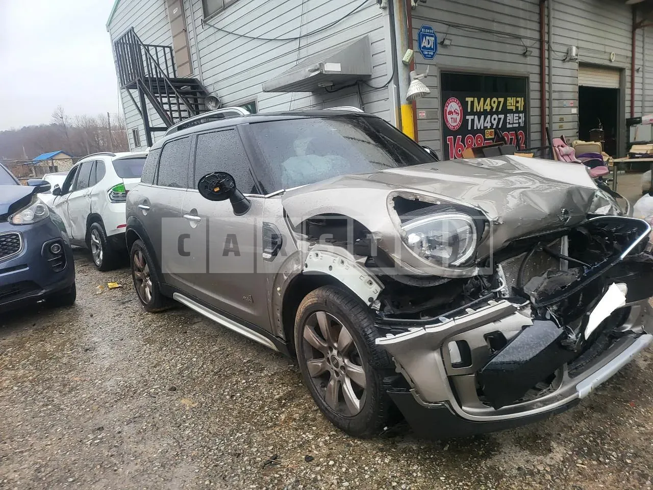 Photo 2 of 12: 2017 MINI Cooper D Countryman, VIN WMWYU1108J3D18038 — Korean insurance auction