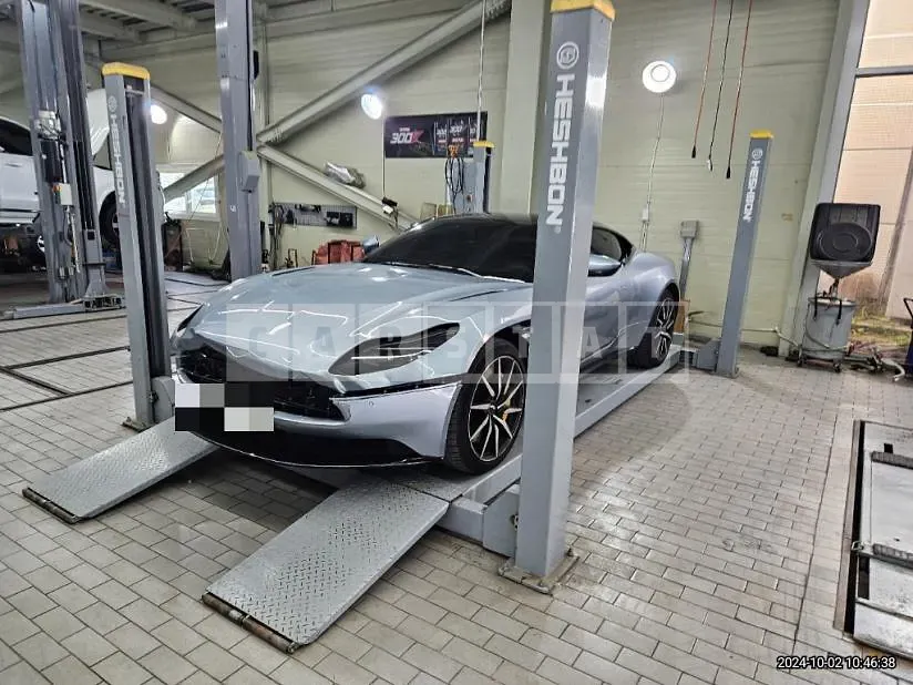 Photo 2 of 17: 2019 Aston Martin DB11 V8 Coupe — Korean insurance auction