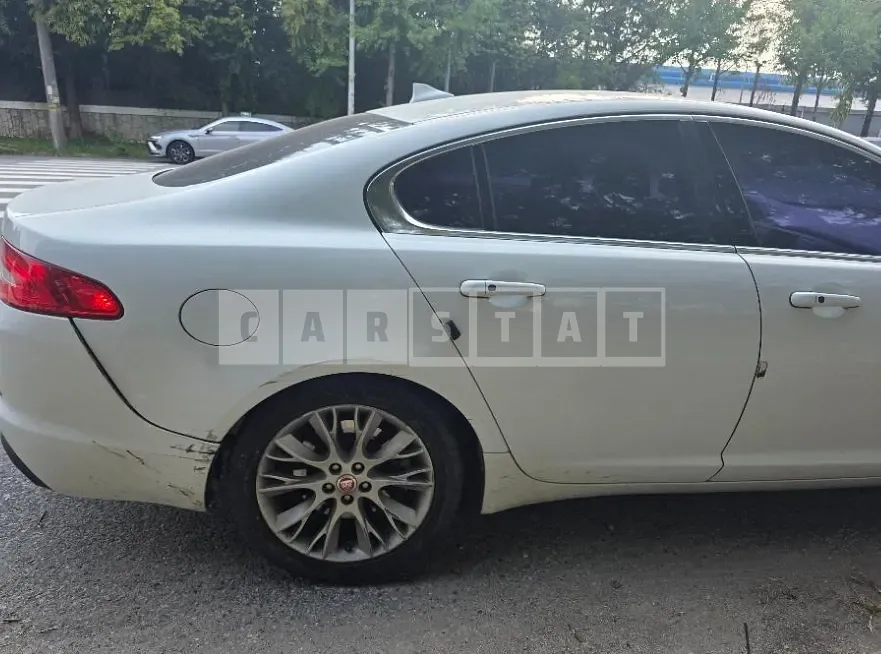 Photo 2 of 5: 2015 Jaguar XF 3.0d — Korean insurance auction