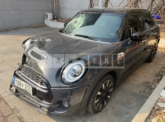 Photo 2 of 42: 2021 MINI Cooper S Five-Door — Korean insurance auction