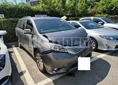 Photo 1 of 24: 2015 Toyota Sienna 4WD — Korean insurance auction