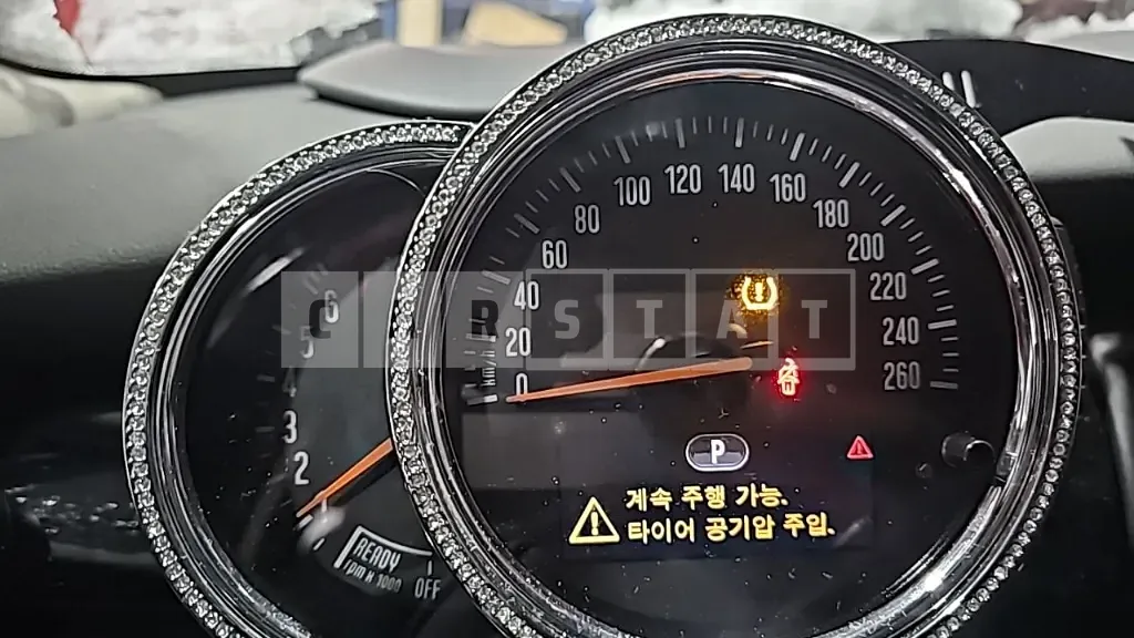 Photo 2 of 12: 2017 MINI 미니 Cooper Five-Door — Korean insurance auction