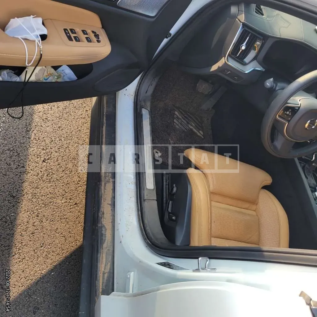 Photo 2 of 8: 2019 Volvo V60CCT5 AWD, VIN YV1ZZ102CK1003024 — Korean insurance auction
