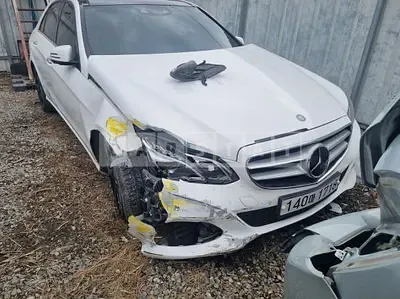 Photo 1 of 25: 2015 Mercedes-Benz E400 4Matic — Korean insurance auction