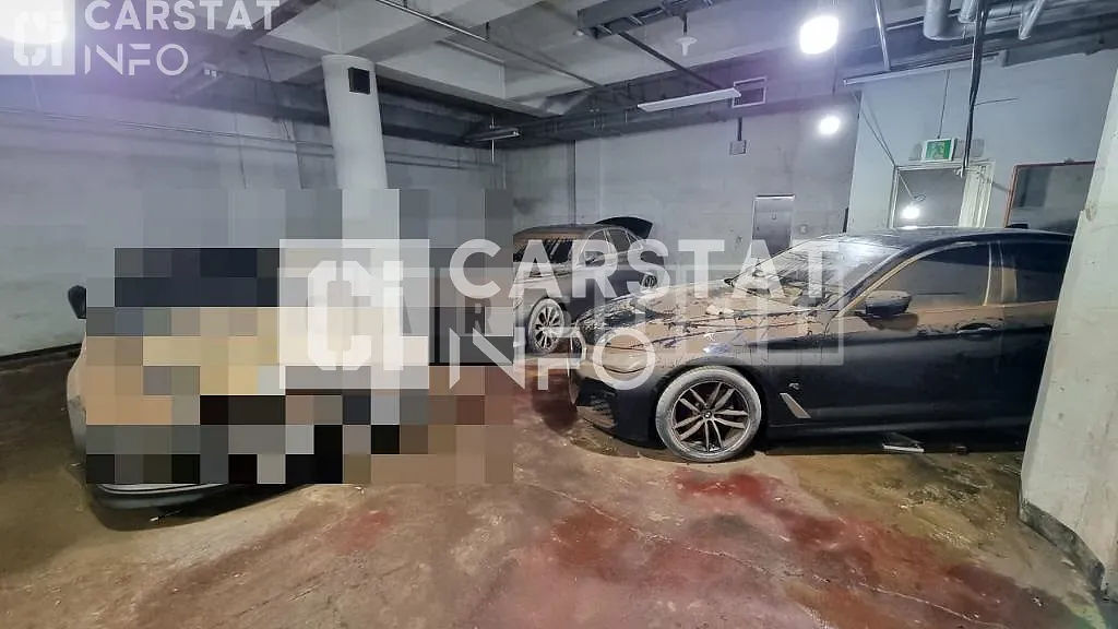 Photo 3 of 3: 2019 Mercedes-Benz E300 4Matic, VIN WDDZF4KB5KA675745 — Korean insurance auction