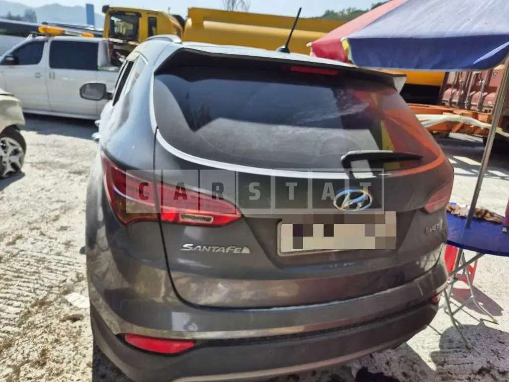Photo 2 of 13: 2015 Hyundai Santa Fe DM — Korean insurance auction