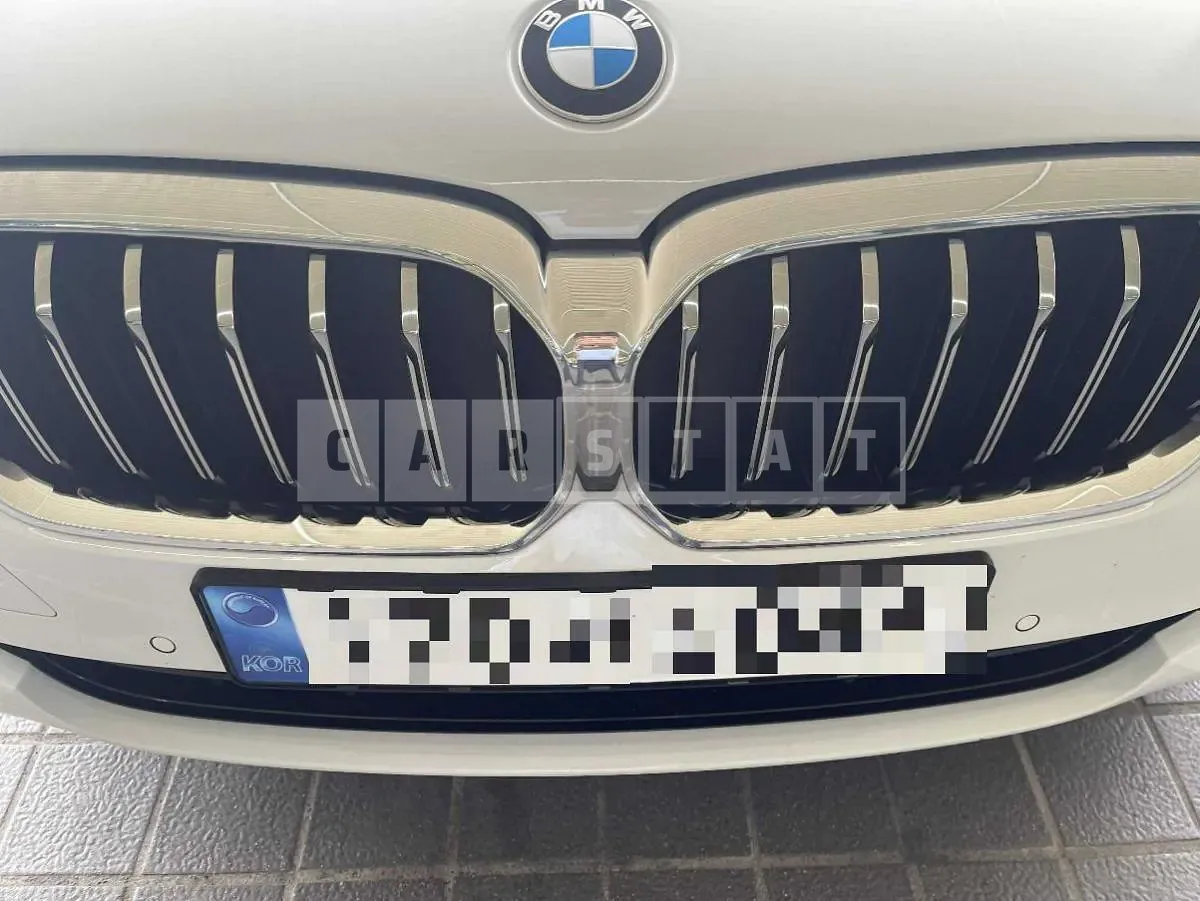 Photo 2 of 22: 2022 BMW 520i, VIN WBA11BH05PWX85492 — Korean insurance auction