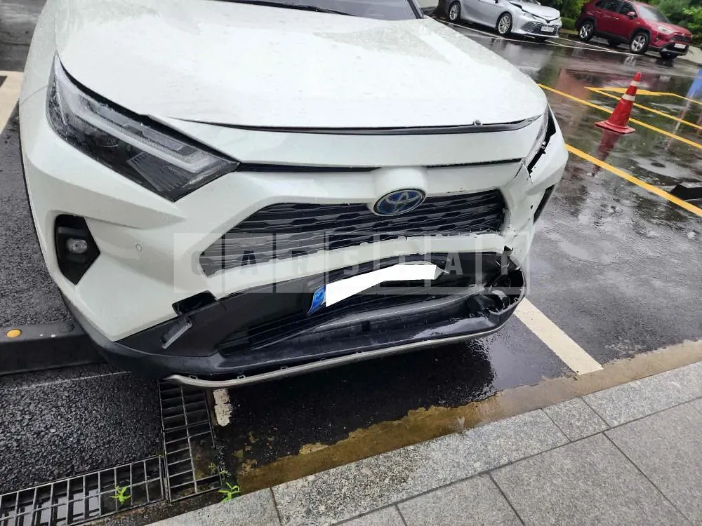 Photo 2 of 28: 2022 Toyota LAV4 Hybrid, VIN JTMDWRFV1ND564747 — Korean insurance auction