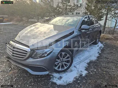 Photo 1 of 12: 2017 Mercedes-Benz E300 4Matic, VIN WDDZF4KB6JA352836 — Korean insurance auction