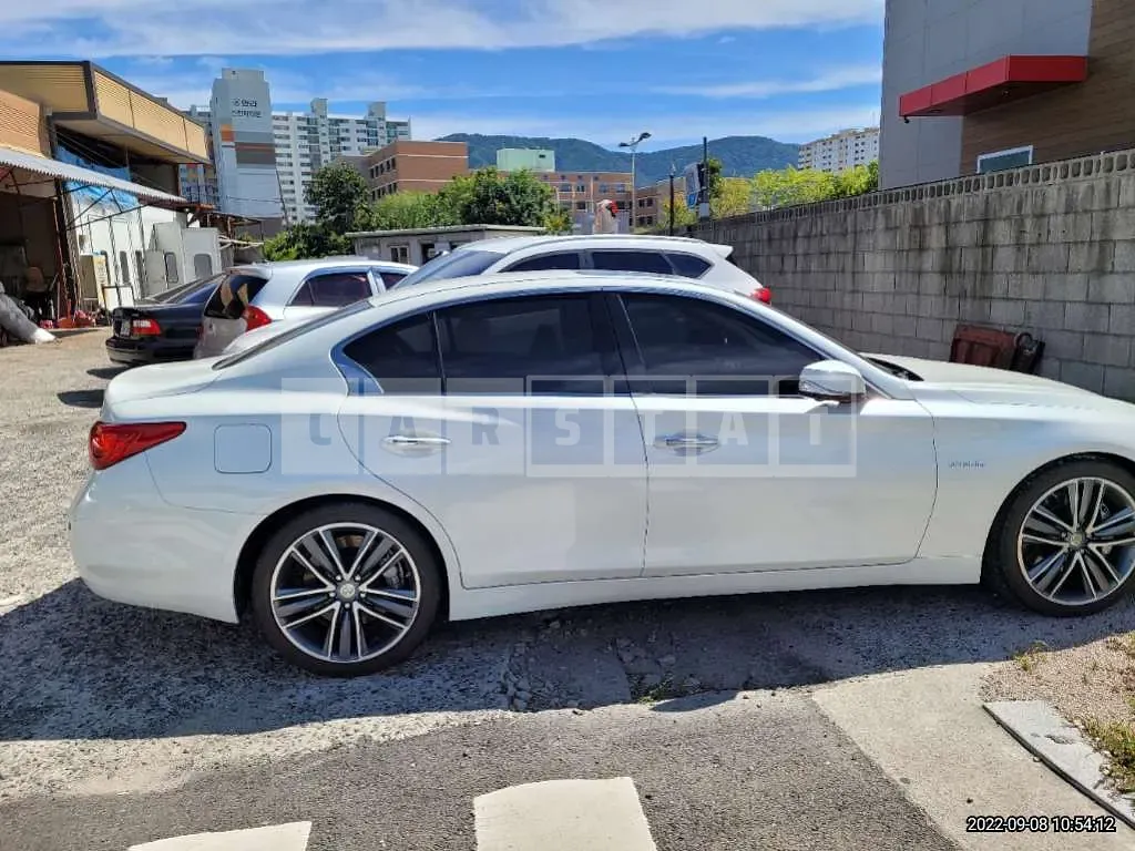Photo 2 of 8: 2016 Infiniti Q50S Hybrid, VIN JNKAV71E9GM580603 — Korean insurance auction