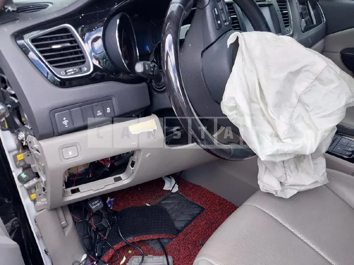 Photo 2 of 19: 2015 Kia Carnivals — Korean insurance auction