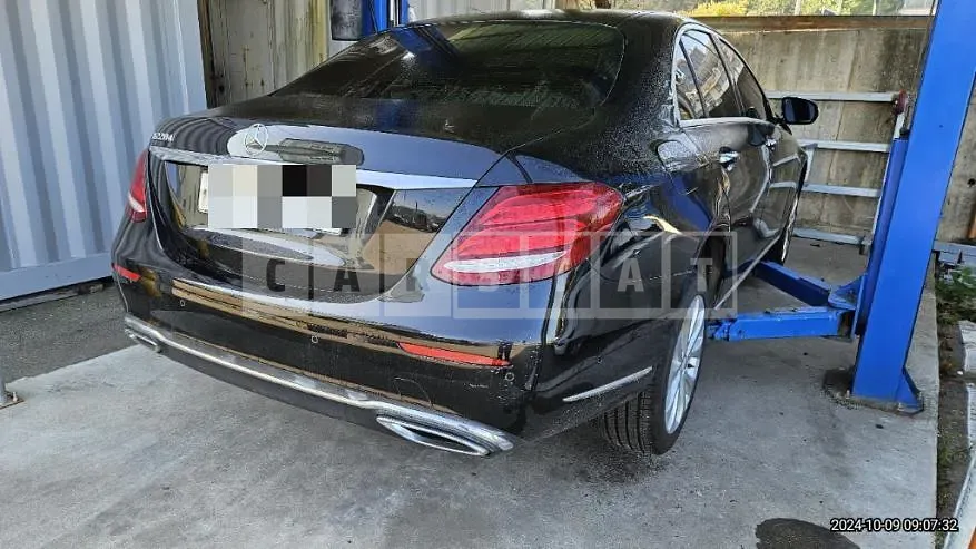 Photo 2 of 17: 2017 Mercedes-Benz E220 d — Korean insurance auction