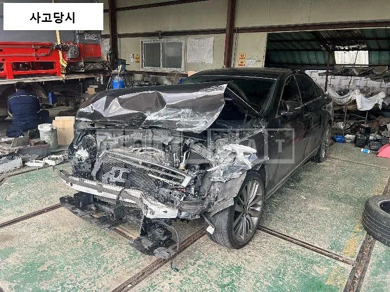 Photo 2 of 32: 2017 Hyundai Genesis G80, VIN KMHGM41DDJU238631 — Korean insurance auction