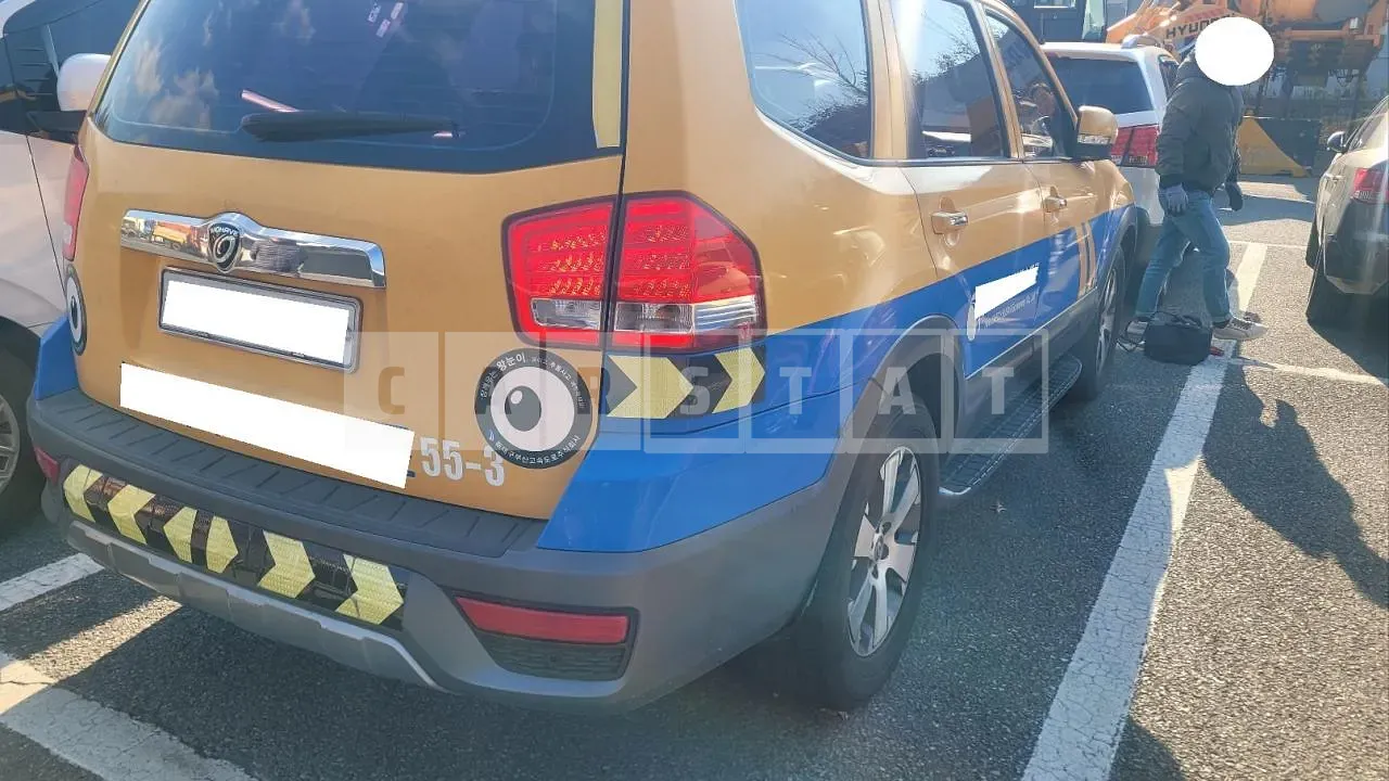 Photo 2 of 6: 2016 Kia Mojave, VIN KNAKM814DHA157435 — Korean insurance auction