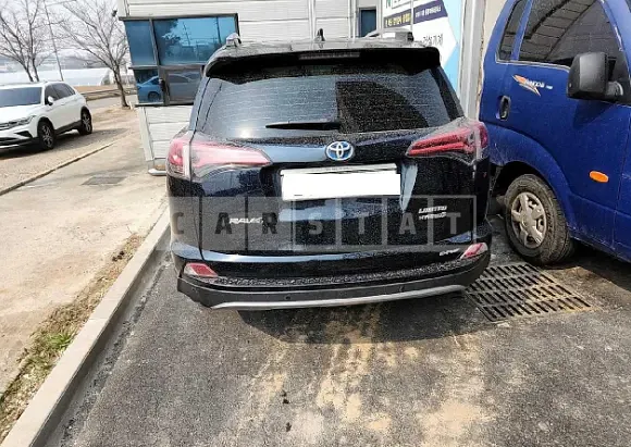 Photo 2 of 26: 2018 Toyota RAV4 Hybrid, VIN JTMDJREV1JD205098 — Korean insurance auction