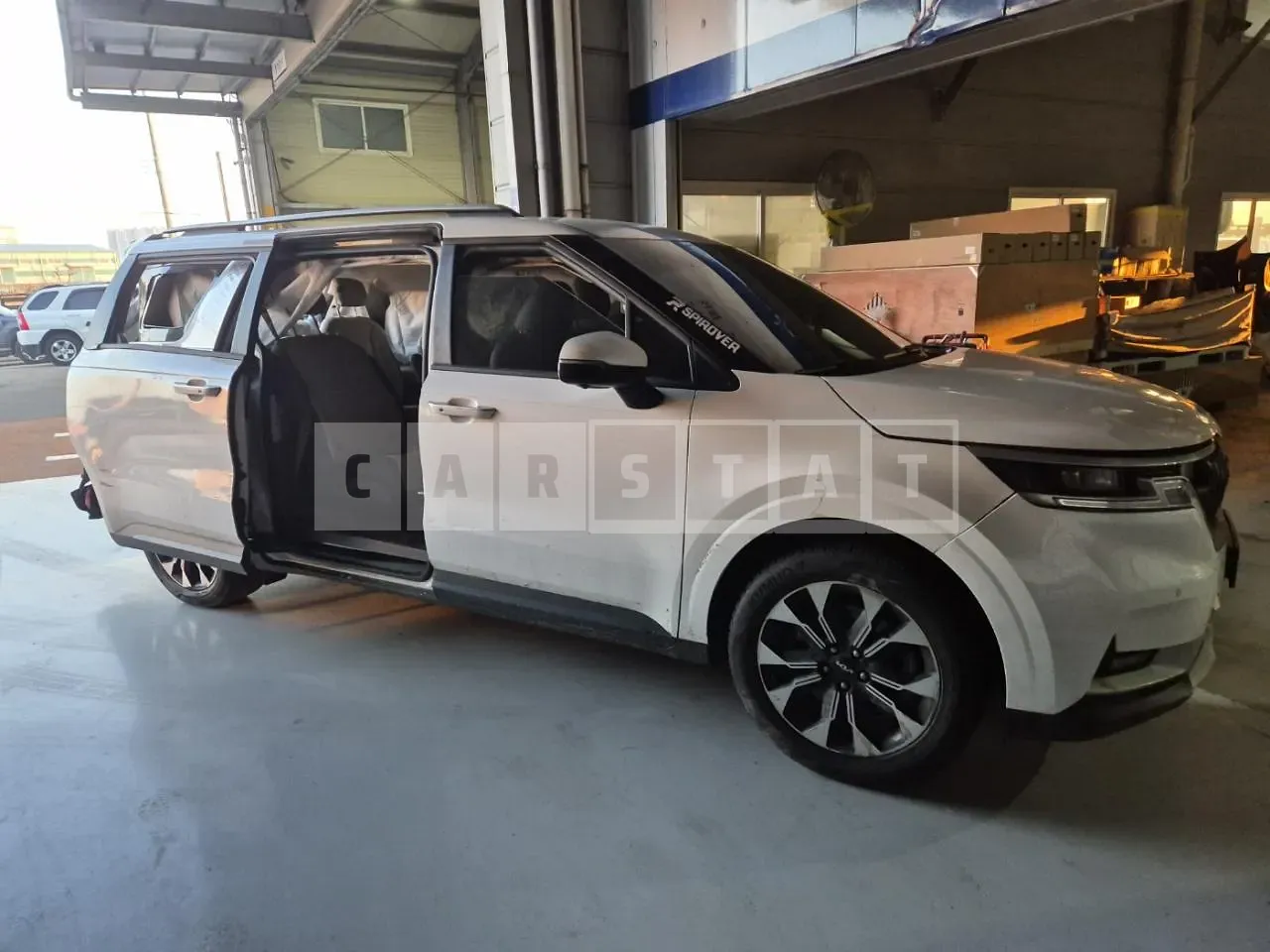 Photo 2 of 26: 2021 Kia Carnival, VIN KNANB81BBNS162961 — Korean insurance auction