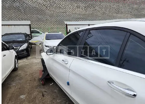 Photo 2 of 24: 2019 Mercedes-Benz C 200, VIN WDDWF8AB4KR490129 — Korean insurance auction