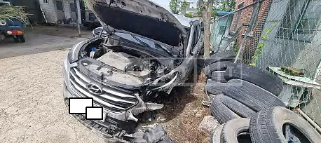 Photo 2 of 15: 2018 Hyundai Santa Fe, VIN KMHSW81UBJU823265 — Korean insurance auction