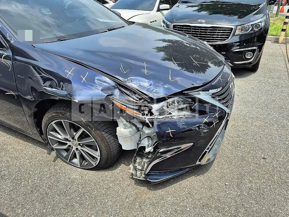 Photo 2 of 24: 2016 Lexus ES300h — Korean insurance auction