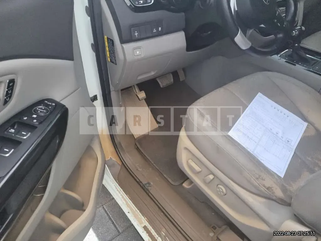 Photo 2 of 7: 2016 Kia Carnival Limousine, VIN KNAME81ABGS214175 — Korean insurance auction