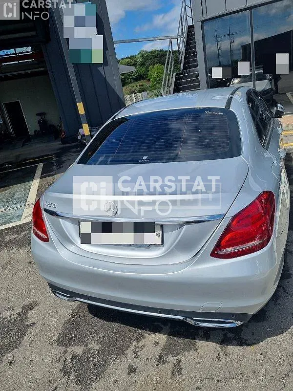 Photo 2 of 10: 2015 Mercedes-Benz C200, VIN WDDWF4CB3GF217505 — Korean insurance auction