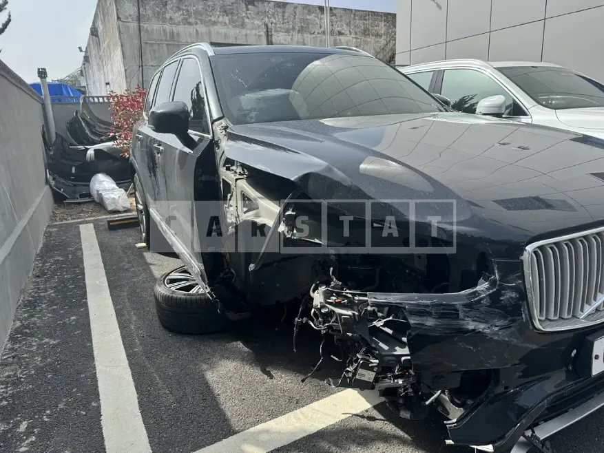 Photo 2 of 8: 2018 Volvo XC90D5 AWD — Korean insurance auction