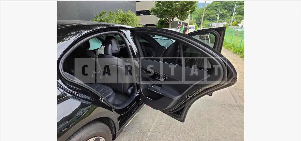 Photo 2 of 26: 2026 Mercedes-Benz E 200 — Korean insurance auction