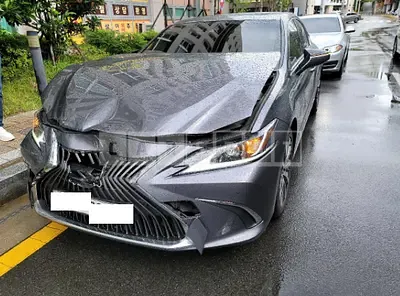 Photo 1 of 26: 2019 Lexus ES300h, VIN JTHB21B11K2015398 — Korean insurance auction