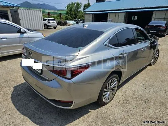 Photo 2 of 9: 2025 Lexus ES300h — Korean insurance auction