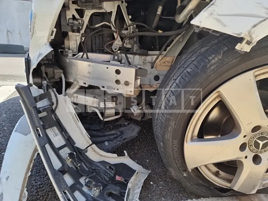 Photo 2 of 23: 2017 Mercedes-Benz C200 d — Korean insurance auction