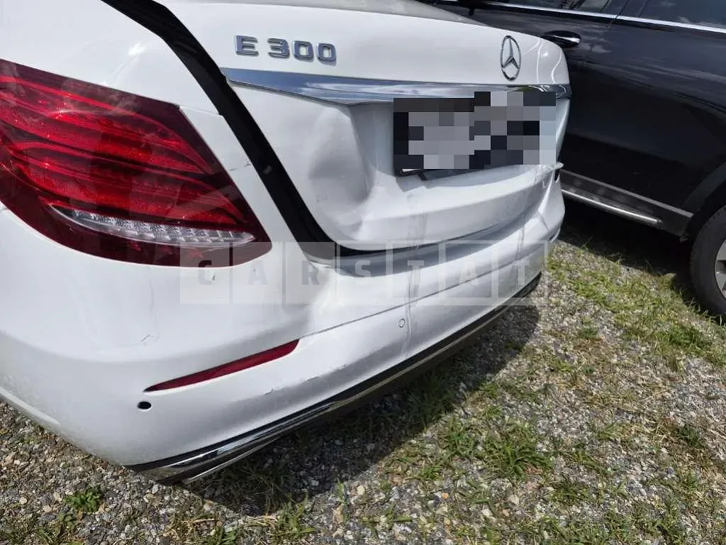 Photo 2 of 31: 2019 Mercedes-Benz E300 — Korean insurance auction