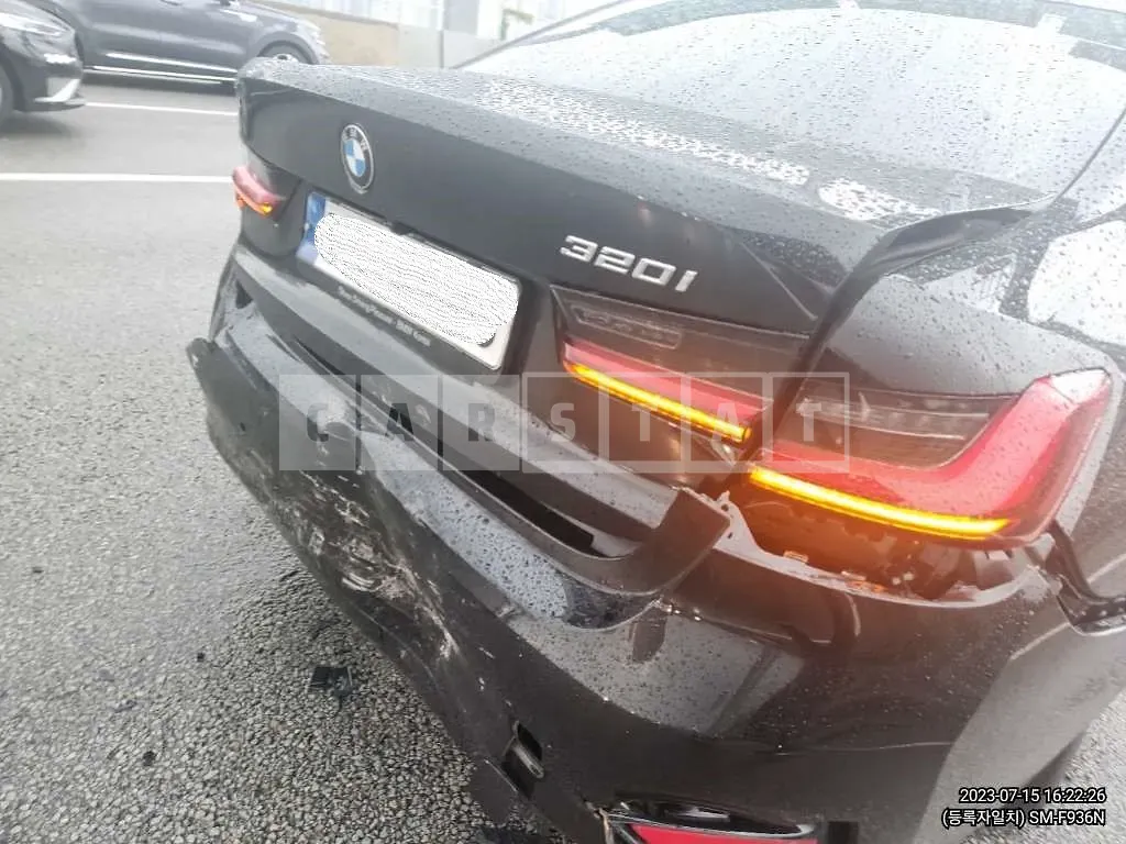 Photo 2 of 14: 2022 BMW 320i, VIN WBA5X5106NFM56115 — Korean insurance auction