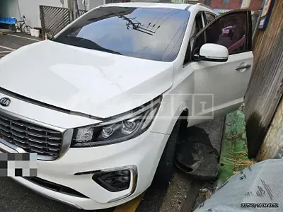 Photo 1 of 40: 2018 Kia Carnivals — Korean insurance auction