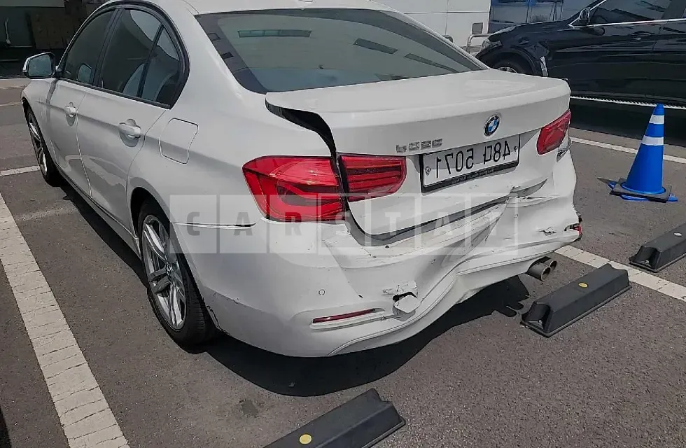 Photo 2 of 9: 2017 BMW 320d, VIN WBA8C5103HA069791 — Korean insurance auction