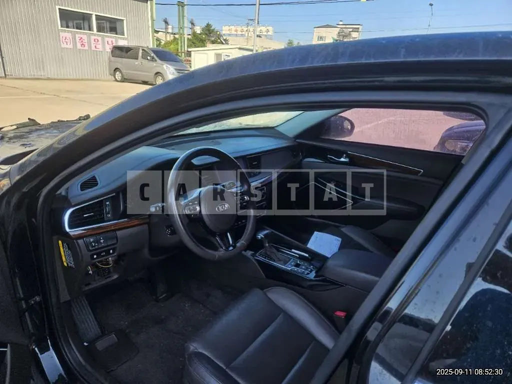 Photo 2 of 13: 2016 Kia K7 2.4 — Korean insurance auction