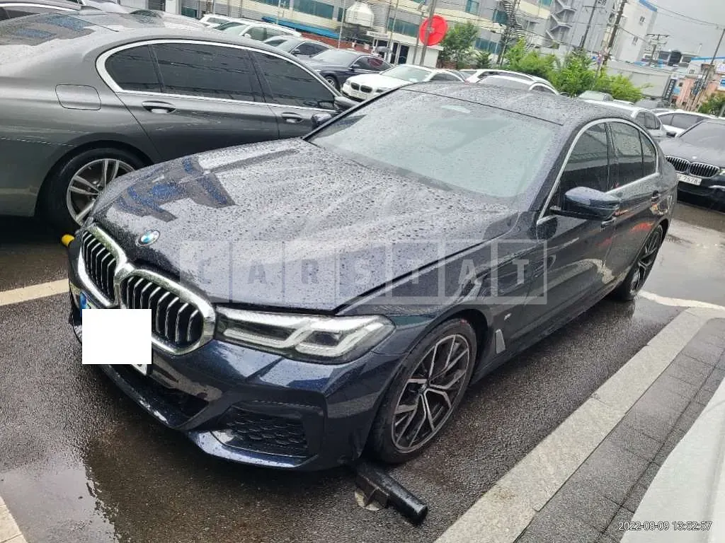 Photo 2 of 12: 2022 BMW 530i, VIN WBA71BH08NWX46676 — Korean insurance auction