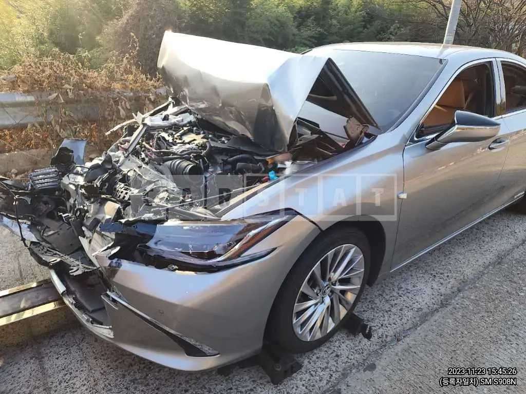 Photo 2 of 46: 2021 Lexus ES300h, VIN JTHBA1C14M2004111 — Korean insurance auction
