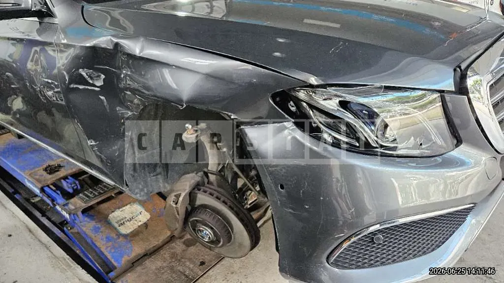 Photo 2 of 21: 2018 Mercedes-Benz E300 4Matic — Korean insurance auction