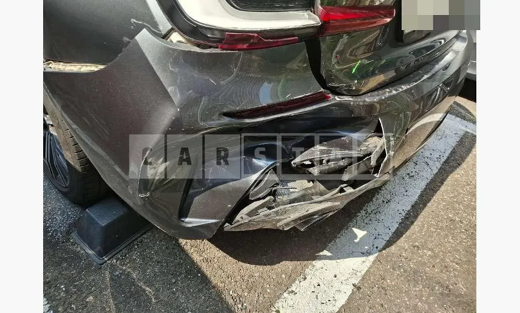 Photo 2 of 17: 2022 BMW 320e — Korean insurance auction