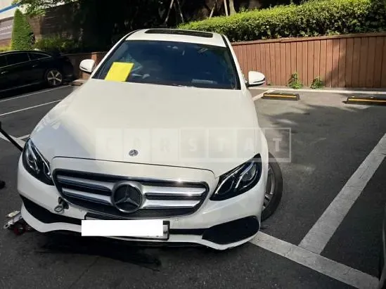 Photo 2 of 37: 2019 Mercedes-Benz E 300 — Korean insurance auction