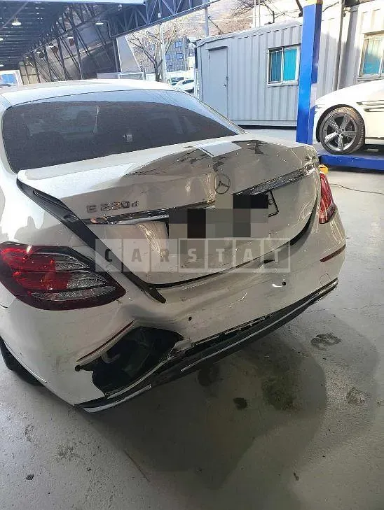 Photo 2 of 39: 2019 Mercedes-Benz E220 d 4Matic — Korean insurance auction