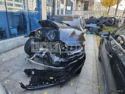 Photo 1 of 21: 2021 BMW 320i — Korean insurance auction